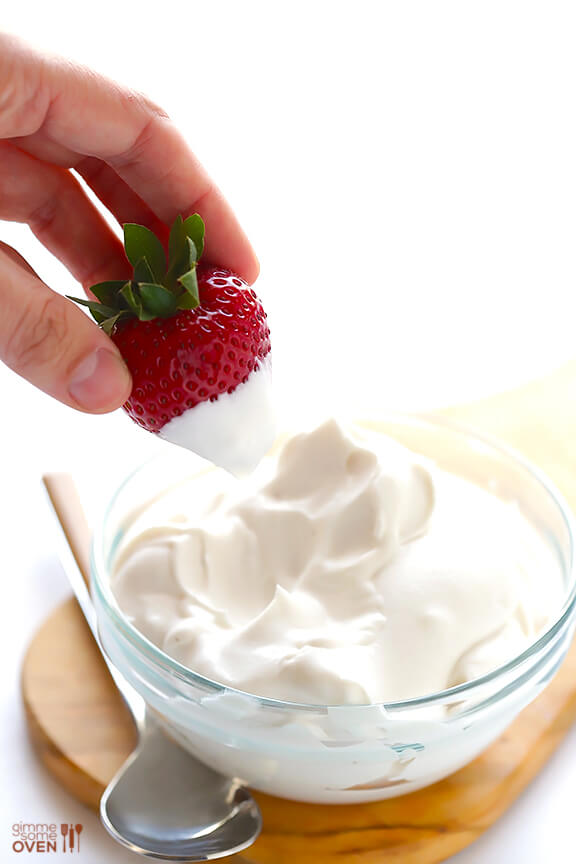 如何制作椰子鲜奶油——拿上一罐椰奶，加入派对吧!| gimmesomeoven.com #素食#diy