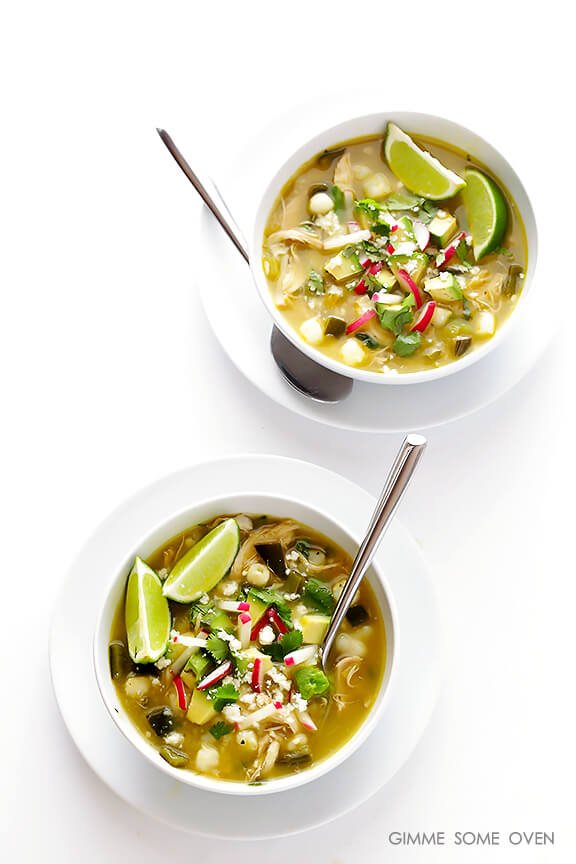 简单的佛得角鸡肉汤——这道美味简单的汤只需要20分钟!| gimmesomeoven.com