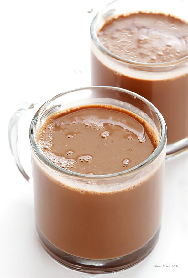 腰果牛奶热巧克力——由浓郁的奶油腰果牛奶制成，天然不含乳制品，制作简单快捷，非常美味!| gimmesomeoven.com