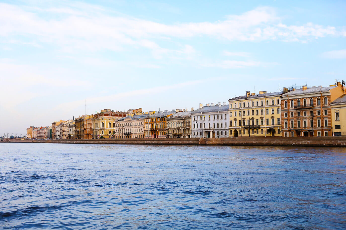 运河巡航在圣彼得堡