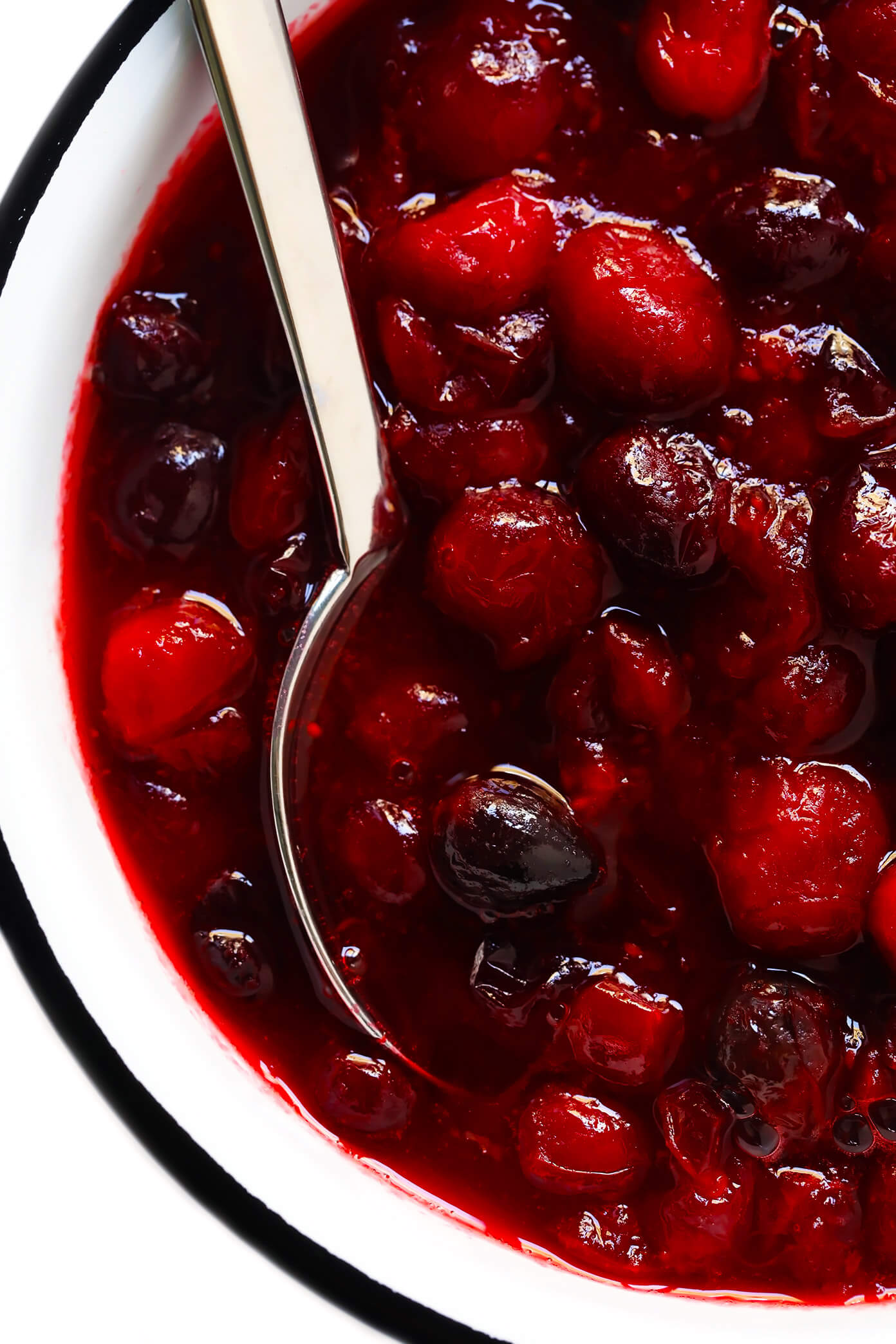 碗里自制的蔓越莓酱