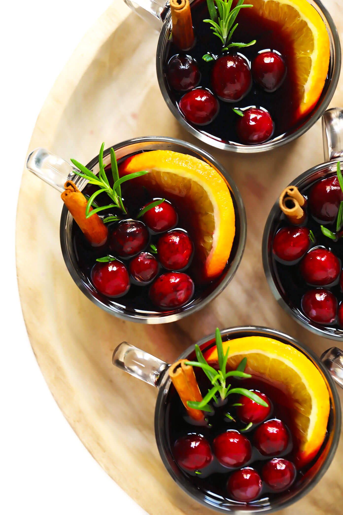 用蔓越莓，橘子，肉桂和迷迭香仔细考虑葡萄酒
