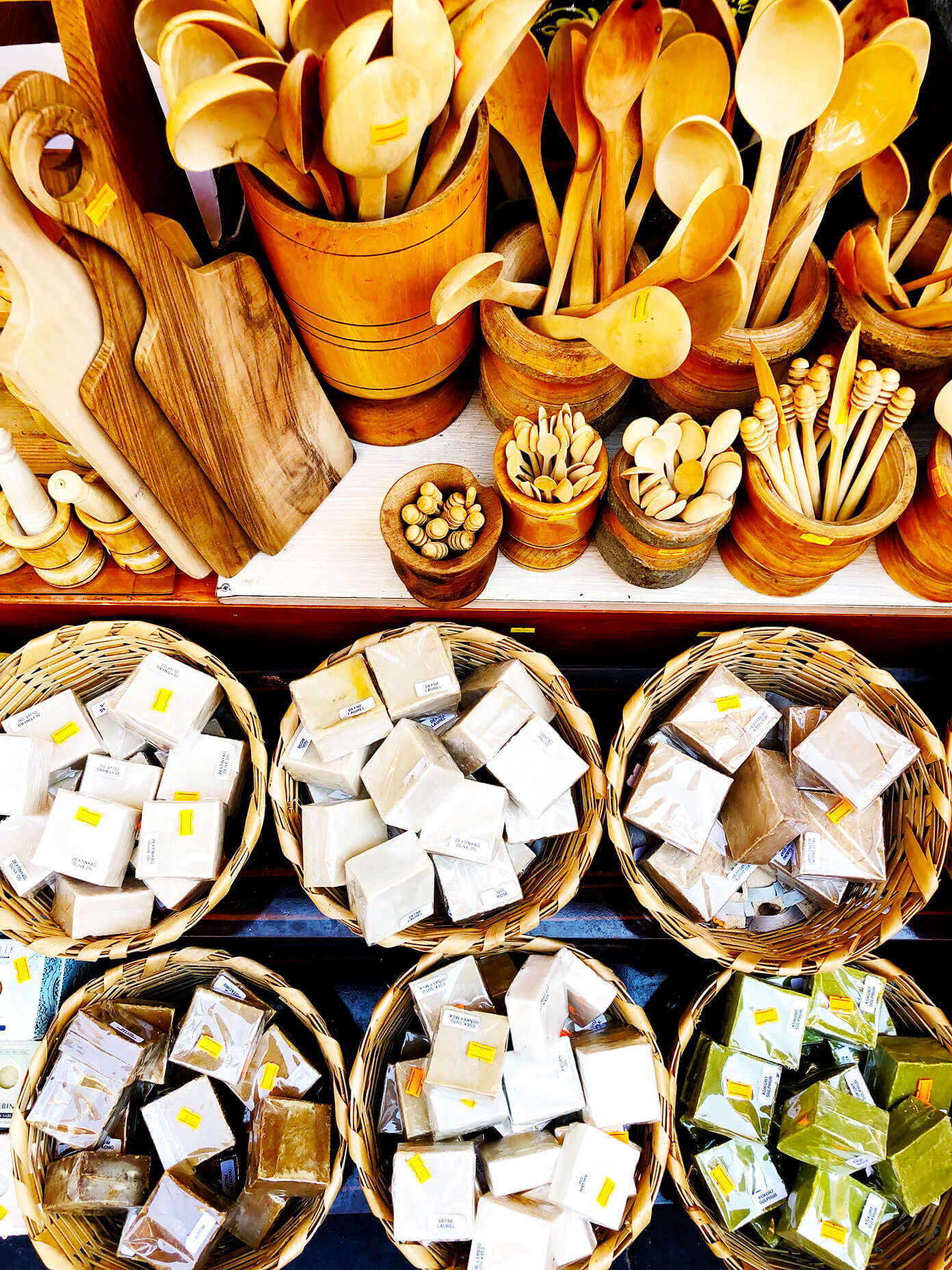 香料市场伊斯坦布尔肥皂和木制勺子