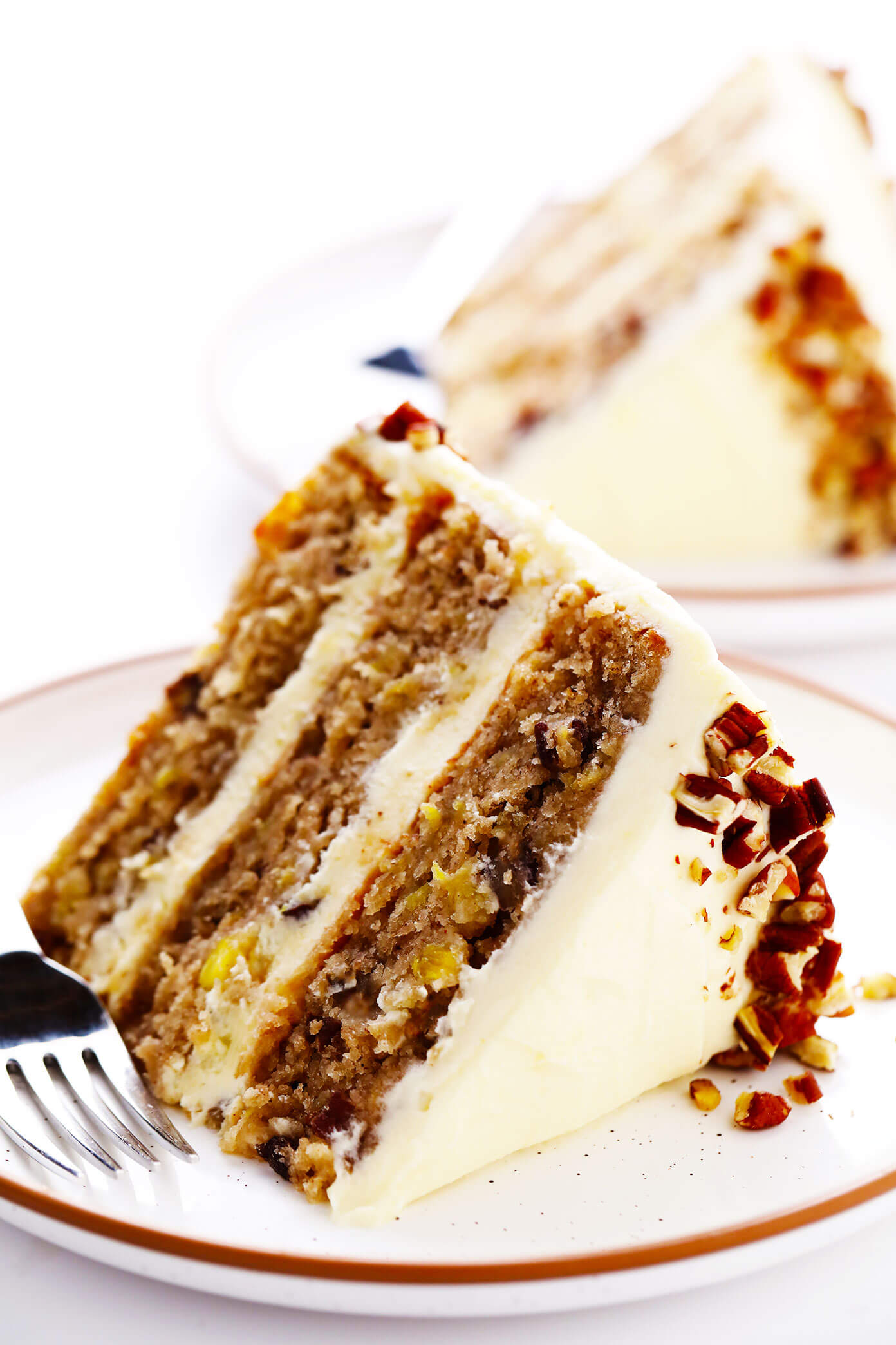 蜂鸟蛋糕切片与乳脂干酪果糖